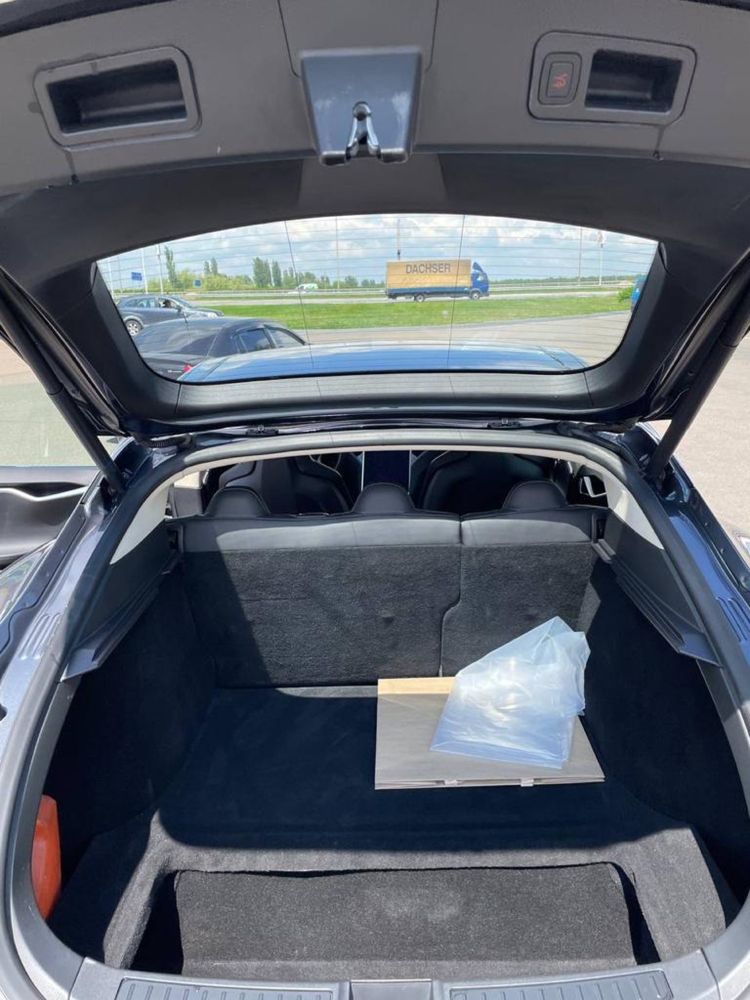 Tesla model S 2014.