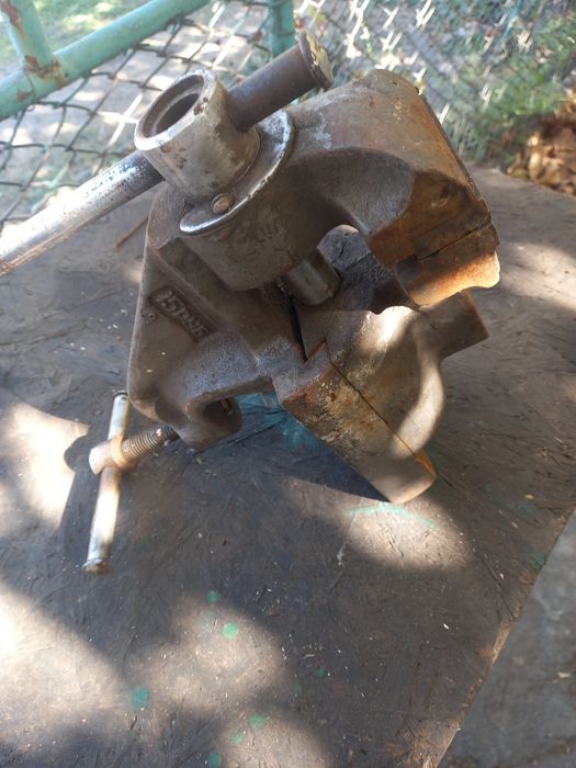 Продам тиски слесарные