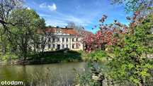 Gola,dostojny pałac,niewykłe