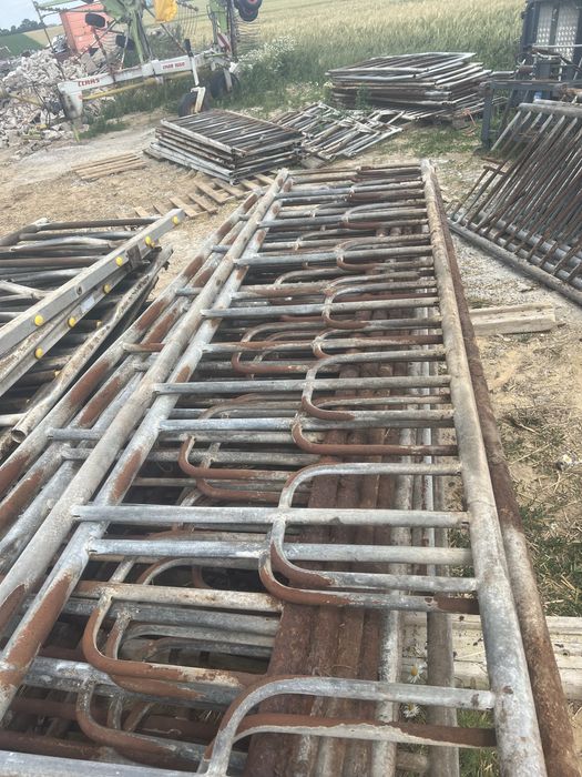 Wygrodzenia dla byda drabina paszowa palisadowa skosna