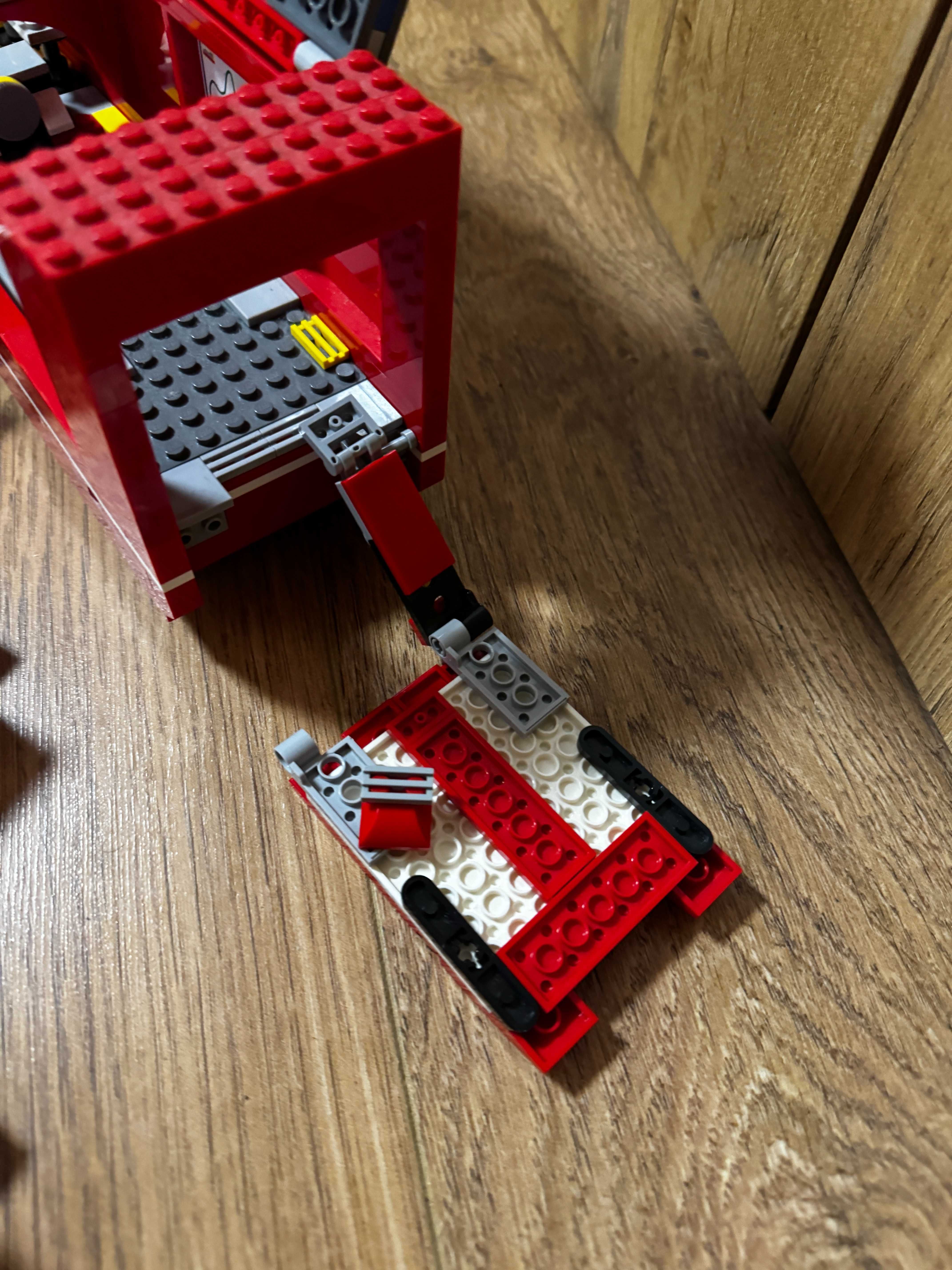 LEGO Speed Champions 75913 - Ciężarówka F14 + 2 formuły