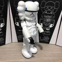 Игрушка Kaws Star War Stormtrooper 400% Action Figure With