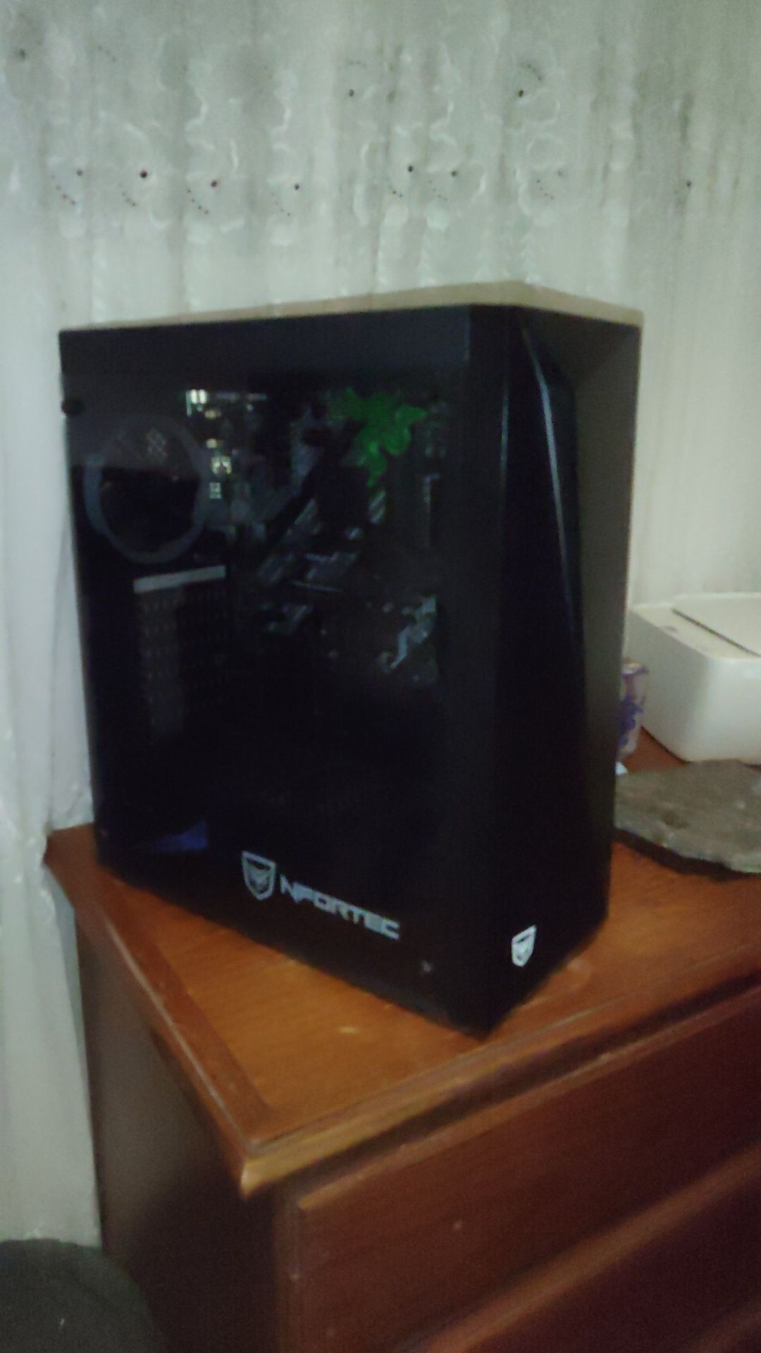 Vendo torre de computador as peças.