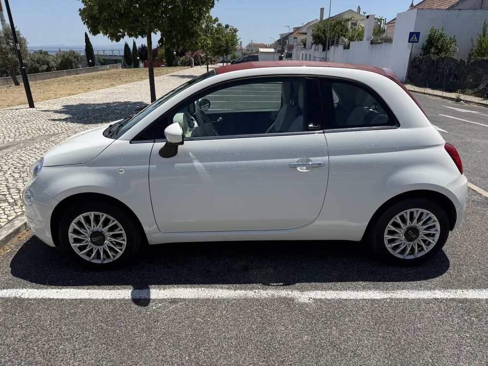 Fiat 500 cabrio branco e vermelho