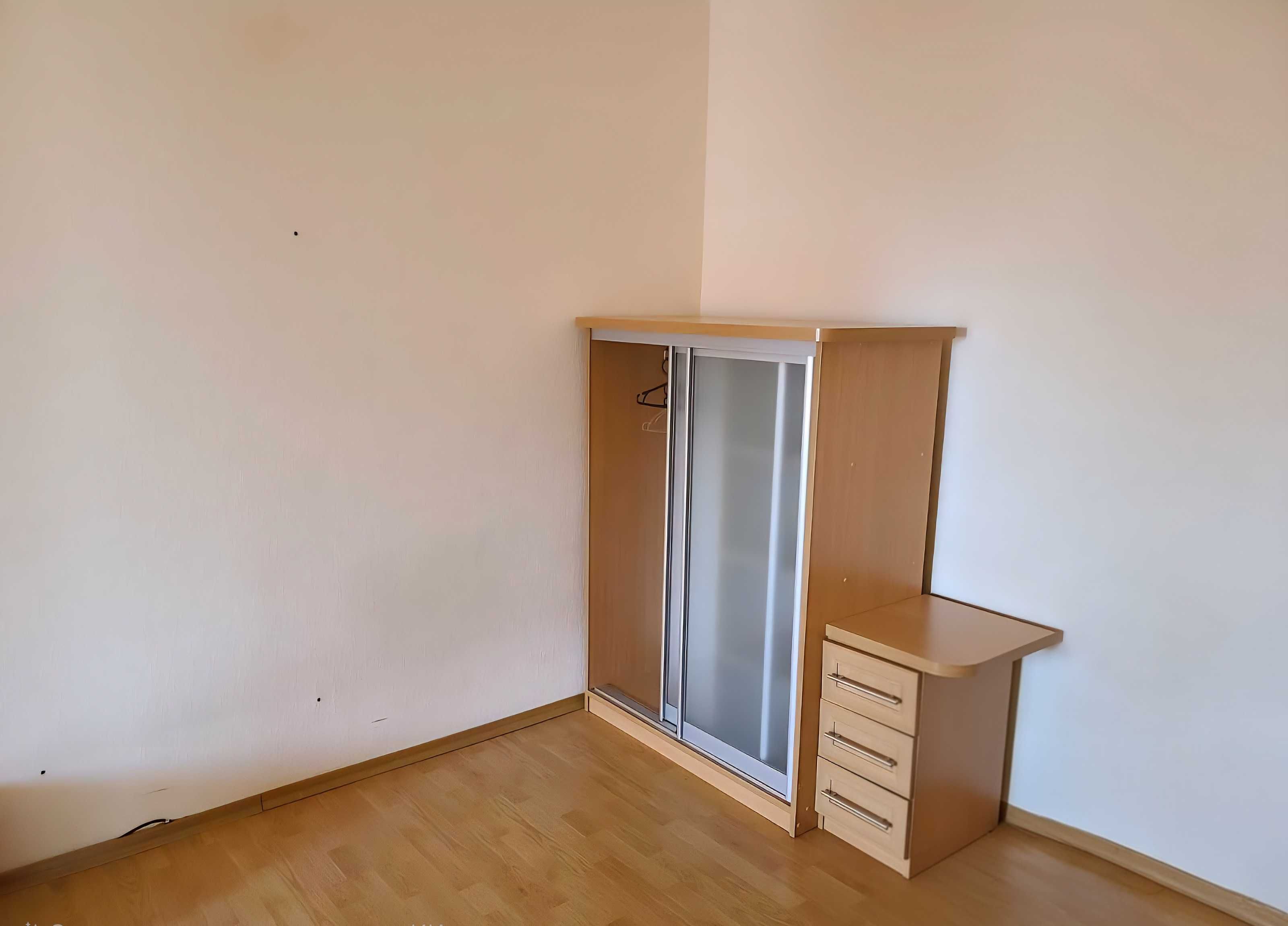 Продам 3 комнатную квартиру 100м Новобеличи Академ город Олевская 3-А