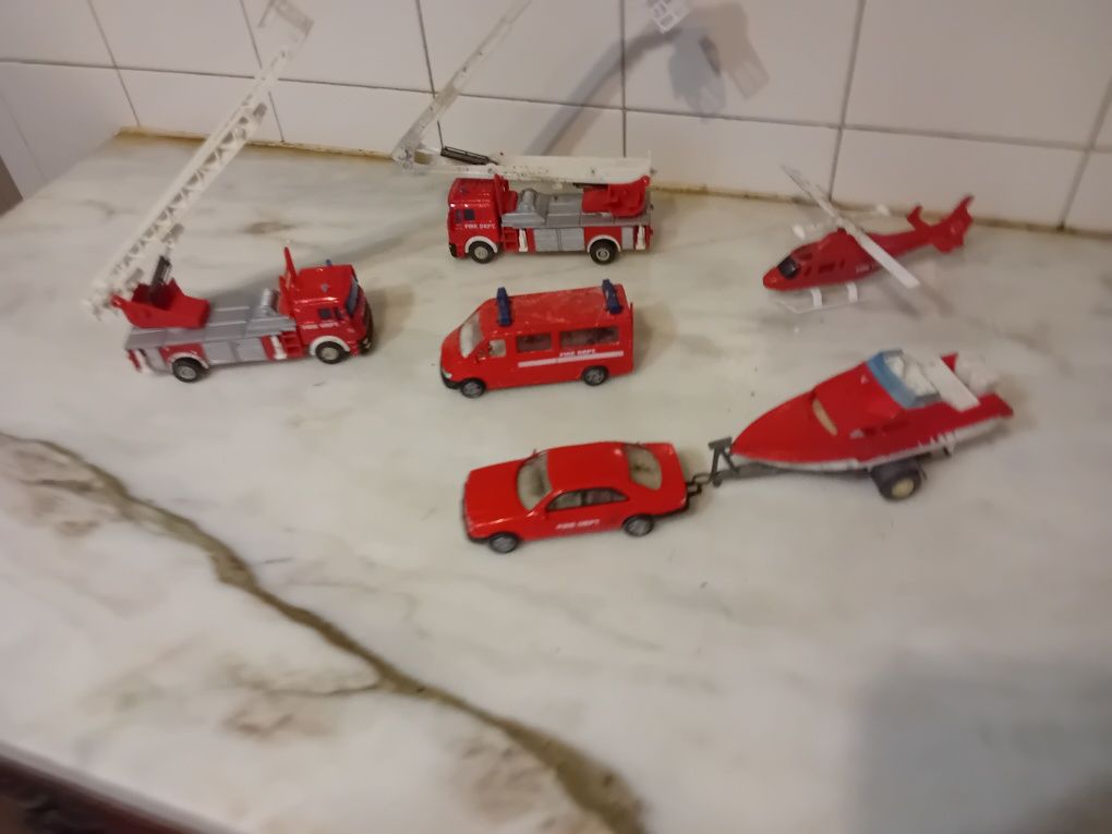 Conjunto de Miniaturas de Bombeiros Antigas