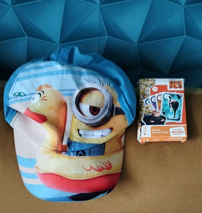 Czapka karty Minionki album z naklejkami zestaw do rysowania Emoji