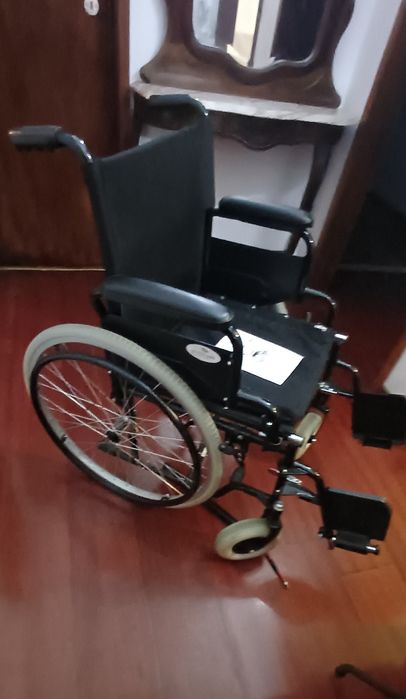 Cadeira de Rodas Sensicare + Almofada Anti-Escaras + Cinto + Almofada