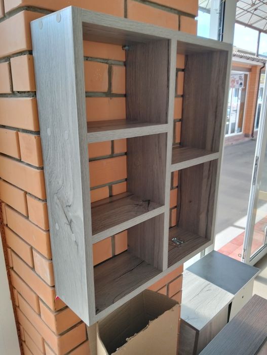 Поличкі універсальні можно в вану можно під книжкі можно в гараж бу.