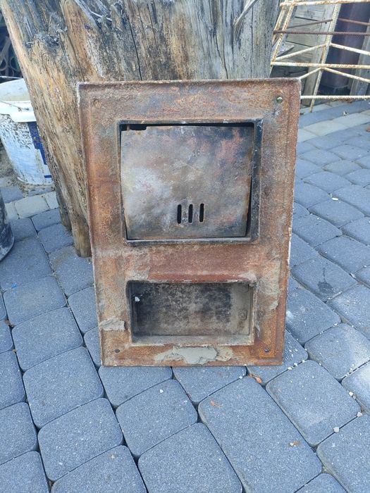 Żeliwne drzwiczki od pieca