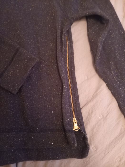 Bluza ze złotą nitką i zamkami