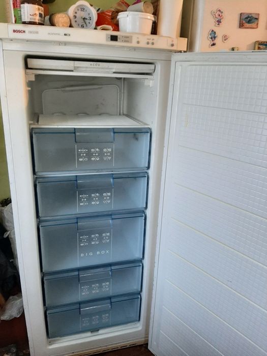 Продаю морозилку бош