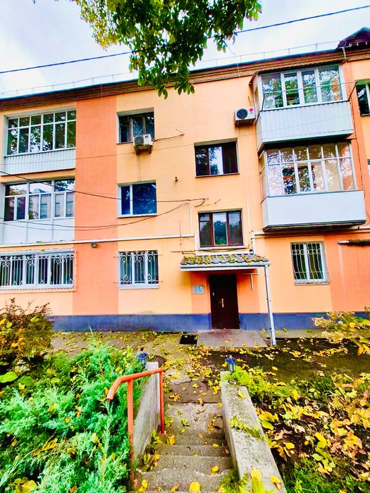 Продам елітну трикімнатну квартиру в центрі міста - 100 м².