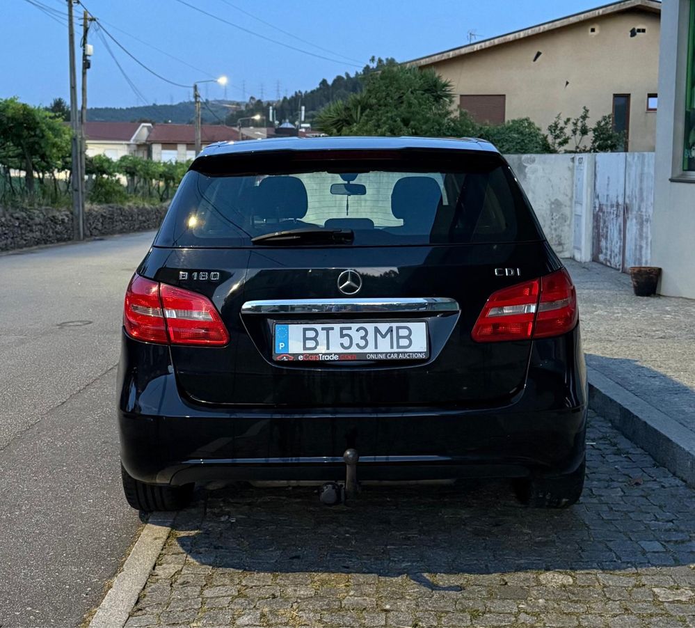 Mercedes B180 110 CV Ano 2013 ( Motor Mercedes )