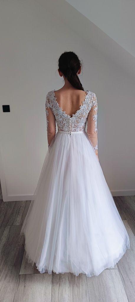 Suknia Ślubna klasyczna elegancka gipiura boho
