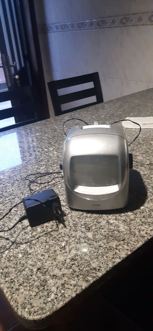 Mini televisão com rádio portátil Denver