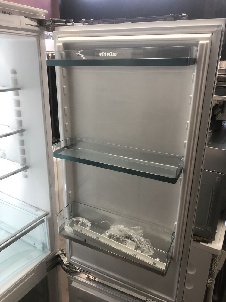 Холодильник під монтування фірми Miele KFNS37432 iD