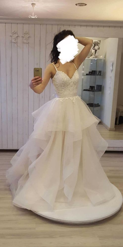 Piękna suknia ślubna. Ivory