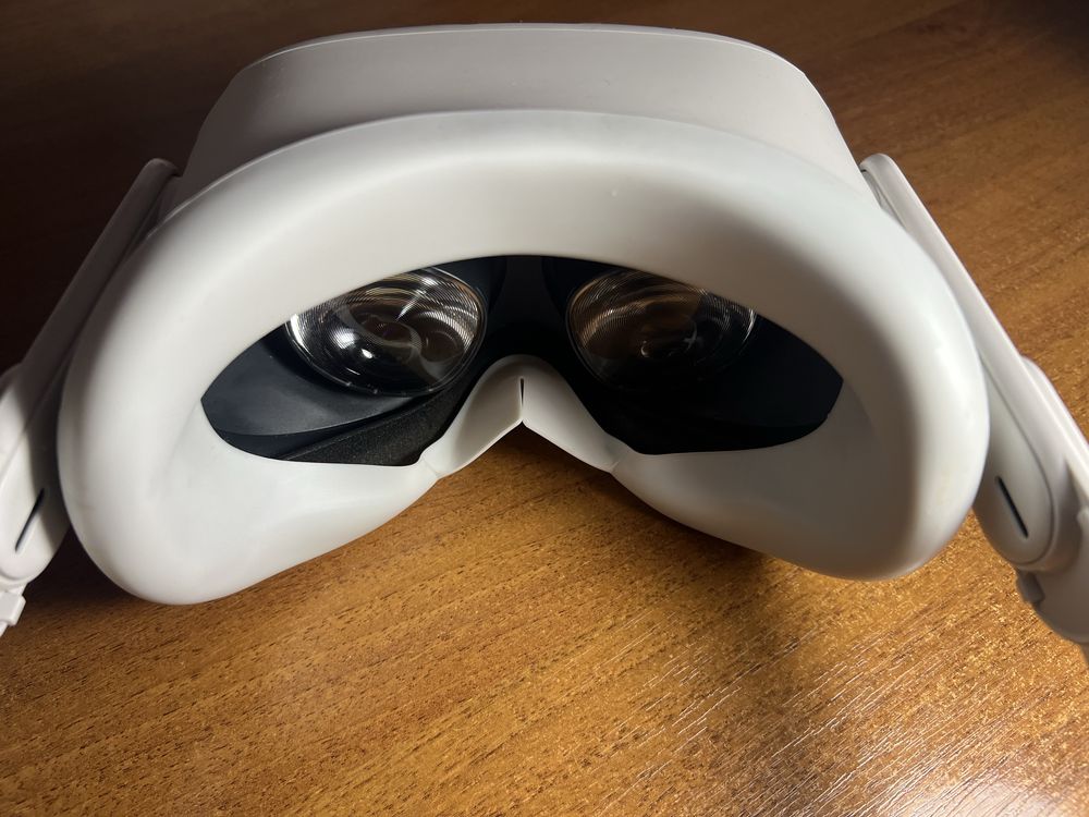 Oculus Quest 2 (64GB) + чехол + USB-C 3.2