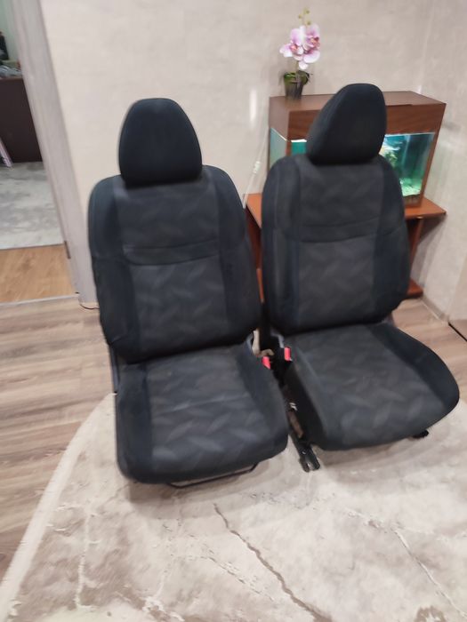 Продам комплект сидінь Nissan Rogue 2016 року.
