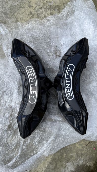 Передні супорти Bentley Bentayga