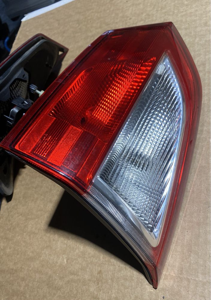 Ford c max II lift lampa prawa tył klapy ładna Europa