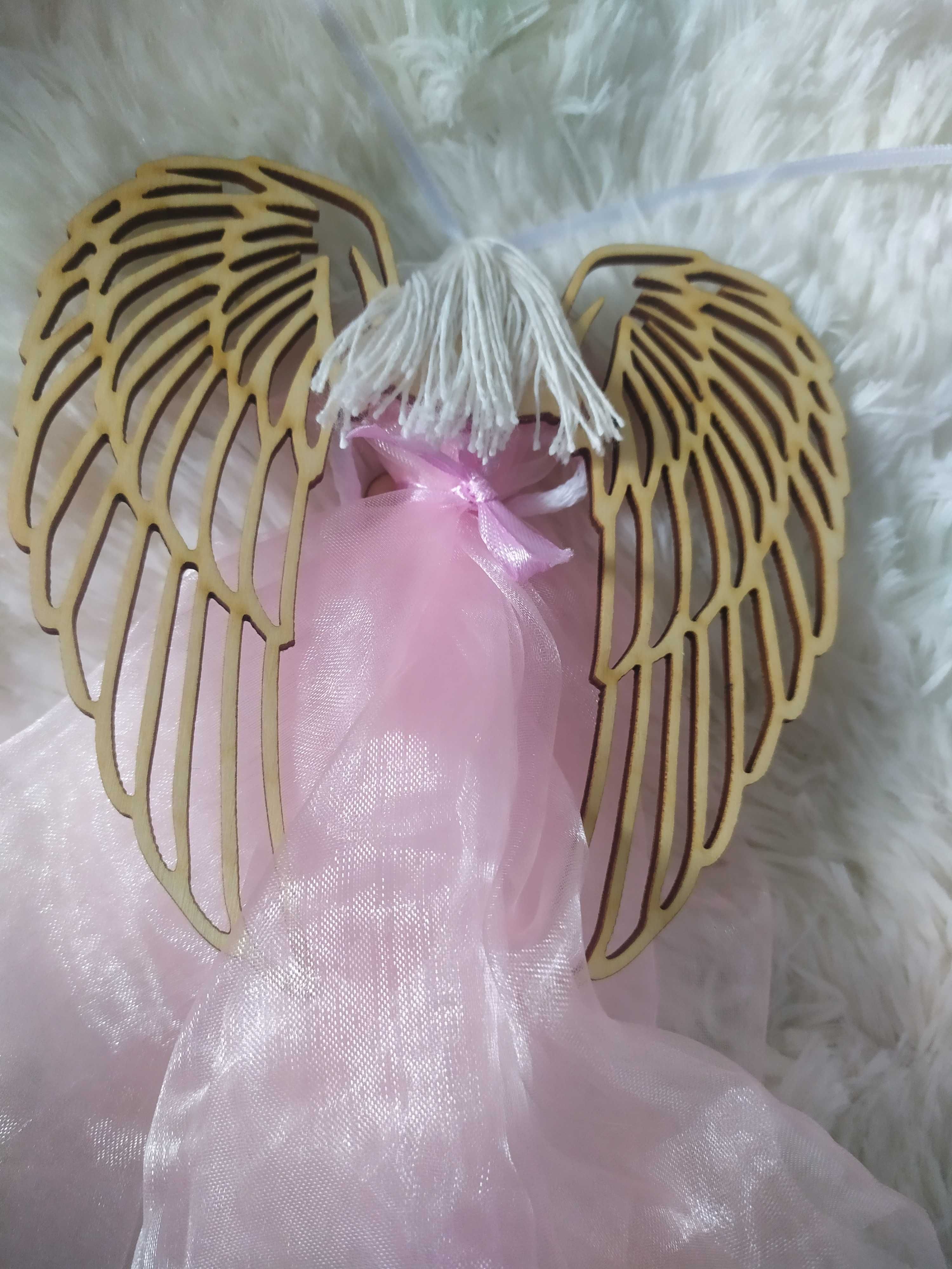 Anioł stróż prezent chrzest komunia Święta zawieszka różowa skrzydła