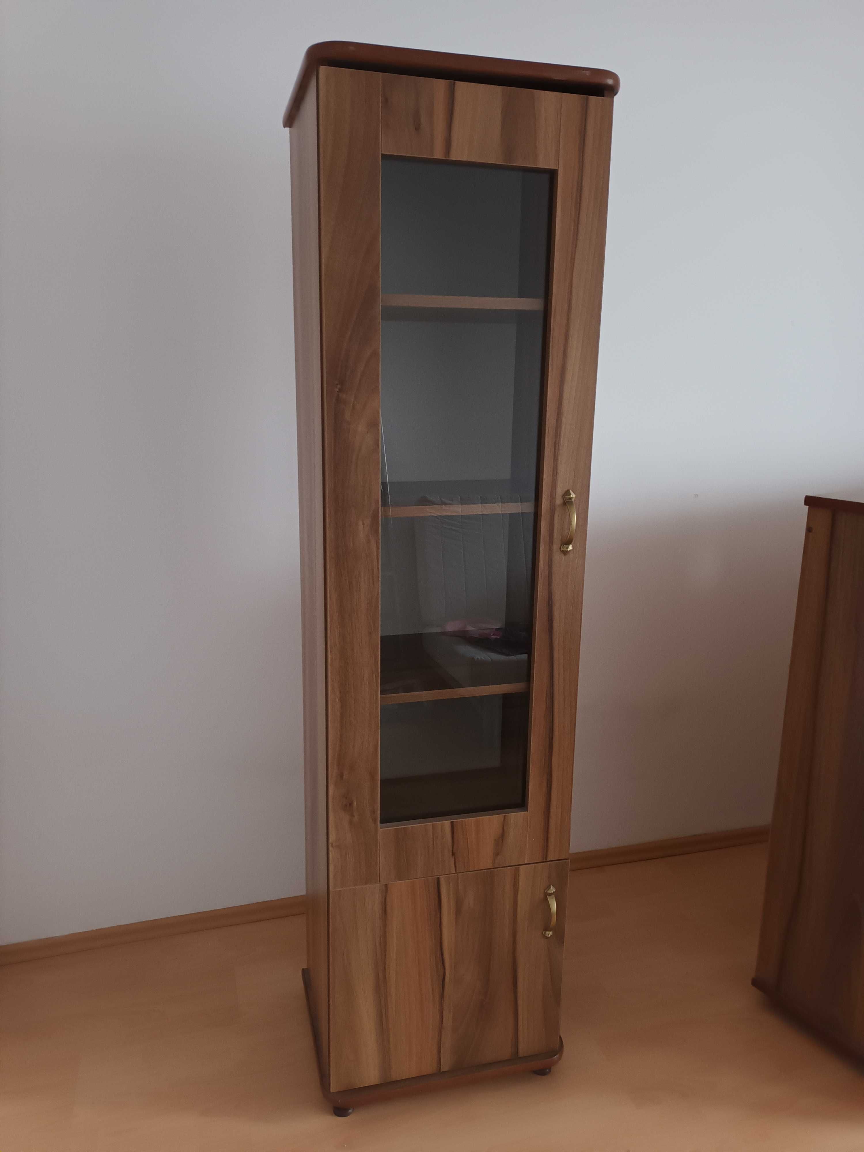 Regał + komoda używana do sprzedania, dobry stan.