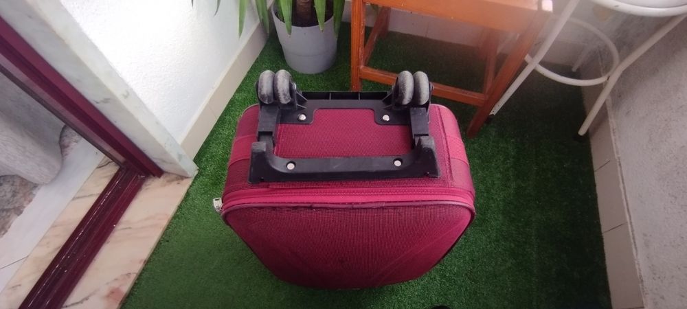 Mala de Viagem / Cabine Vermelha com Rodas (Trolley)