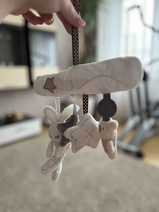 Подвеска на коляску кроватку музыкальная игрушка погремушка