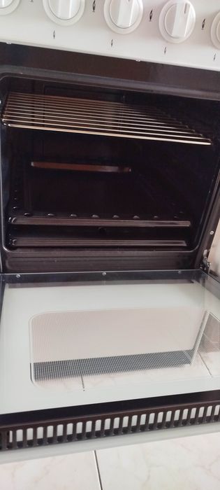 Fogão a gás natural ainda na garantia.