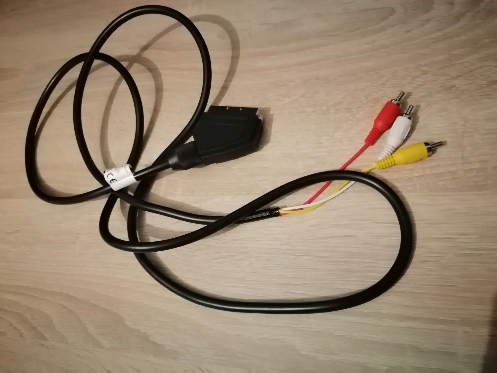 Kabel CINCH (RCA)   SCART (EURO) nieużywane w stanie idealnym.
