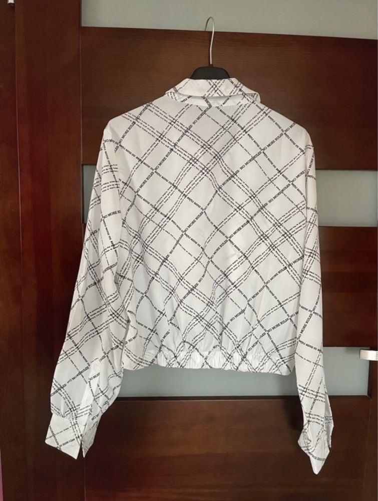 Koszula crop top z napisami