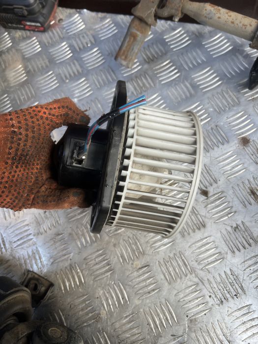 Моторчик печки Isuzu d-max год 05 d max исудзу д-макс