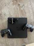 PS4 Slim 1TB (Bom Estado) + 2 comandos usados