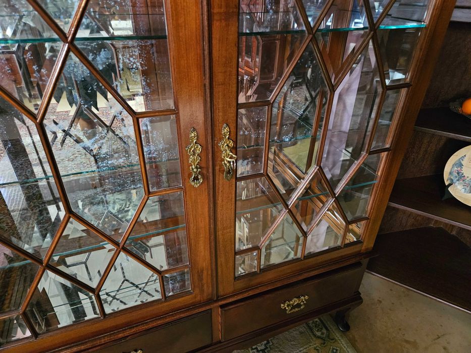 Cristaleira antiga em óptimo estado geral