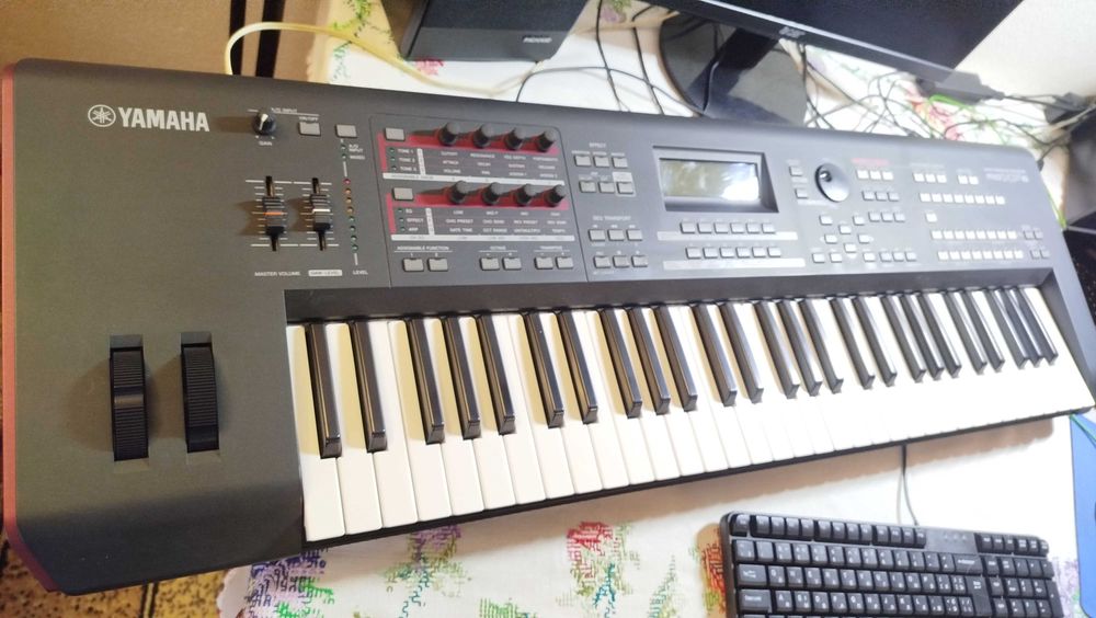 Синтезатор YAMAHA moxF6