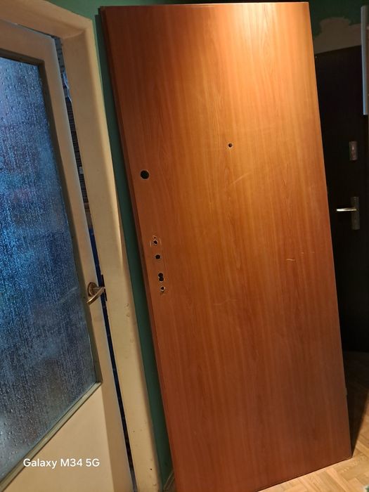 Drzwi wewnętrzne z klamką i zamkiem używane – tanio