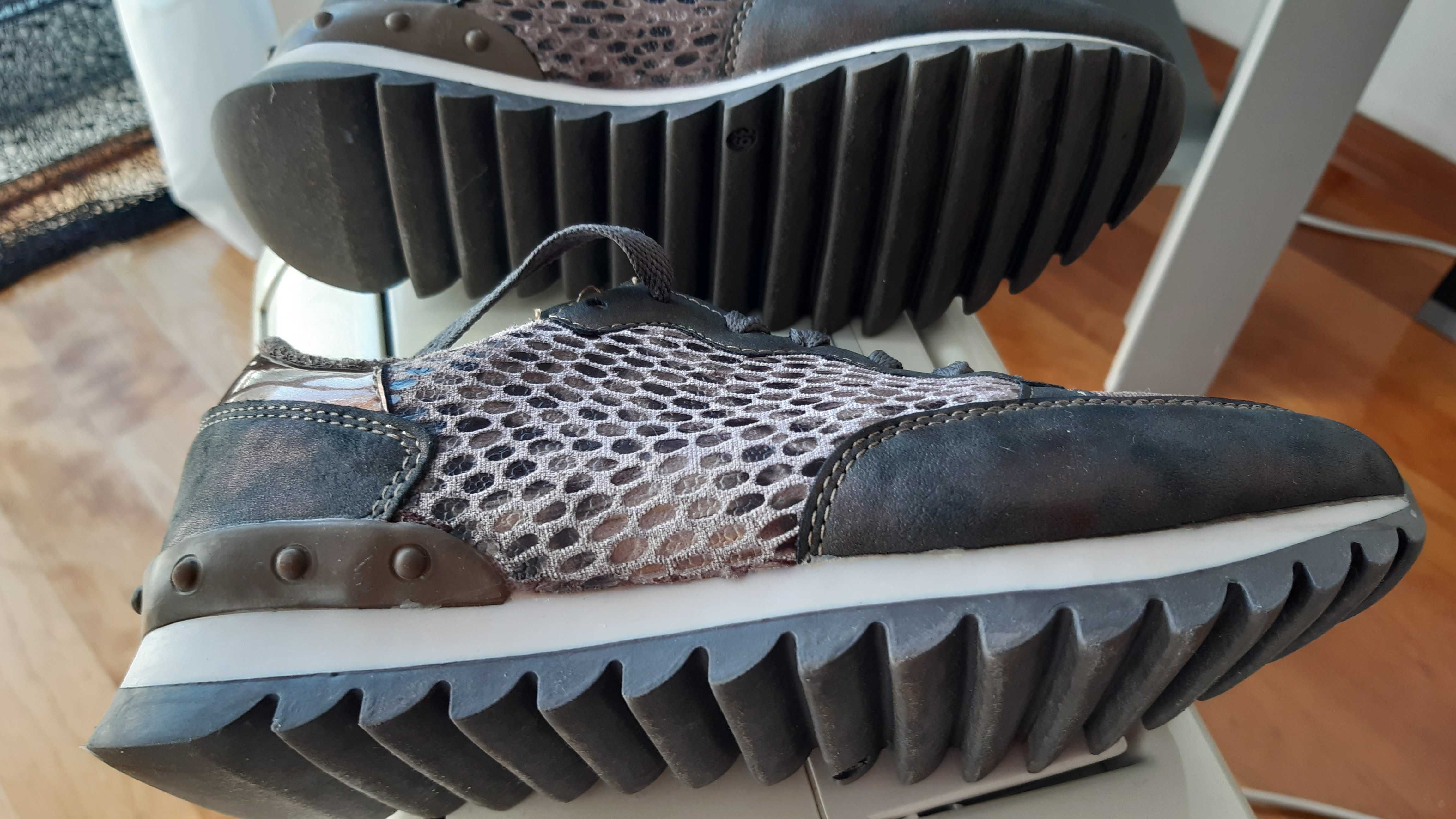 Tenis casual imitação pele de cobra T39