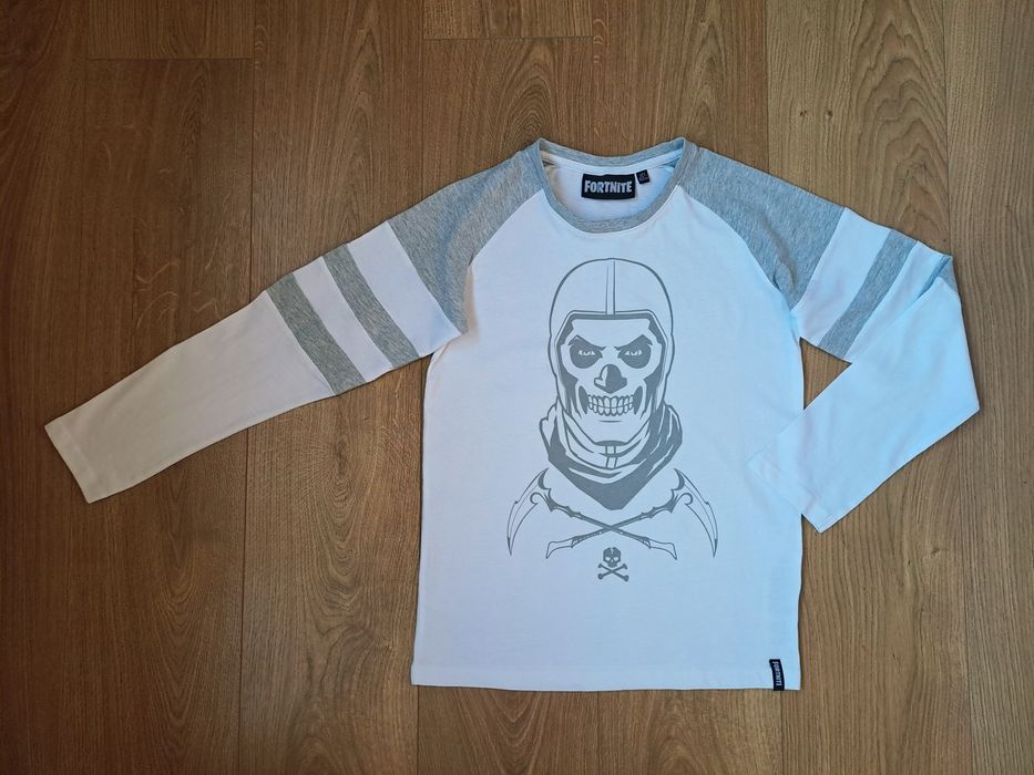 Чорні джинси для хлопчика та біла футболка реглан для хлопчика