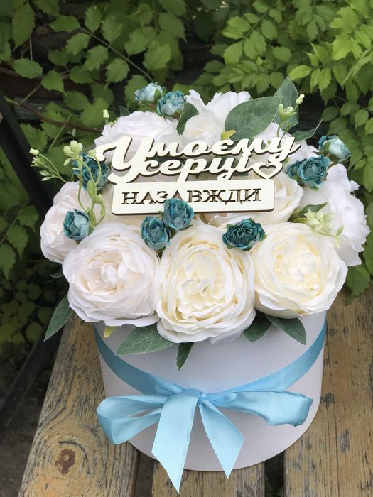 Композиція під замовлення на кладовище, алею слави, букети зі стрічок