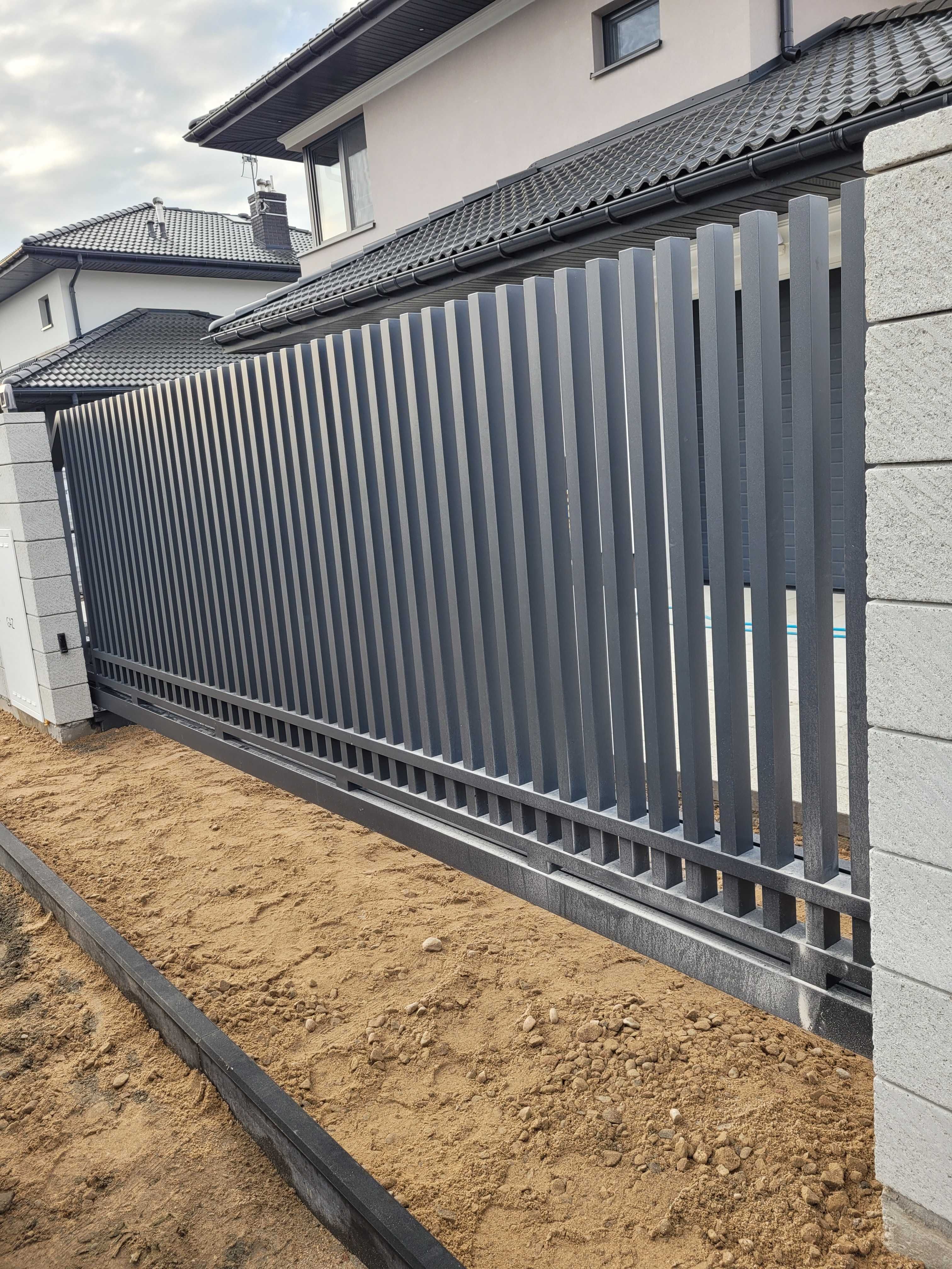 Brama słupkowa / pionowe słupki. Palisada pionowa z ALUMINIUM HIT!