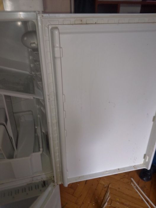 Холодильник Indesit  145 см, под восстановление в идеальном состоянии