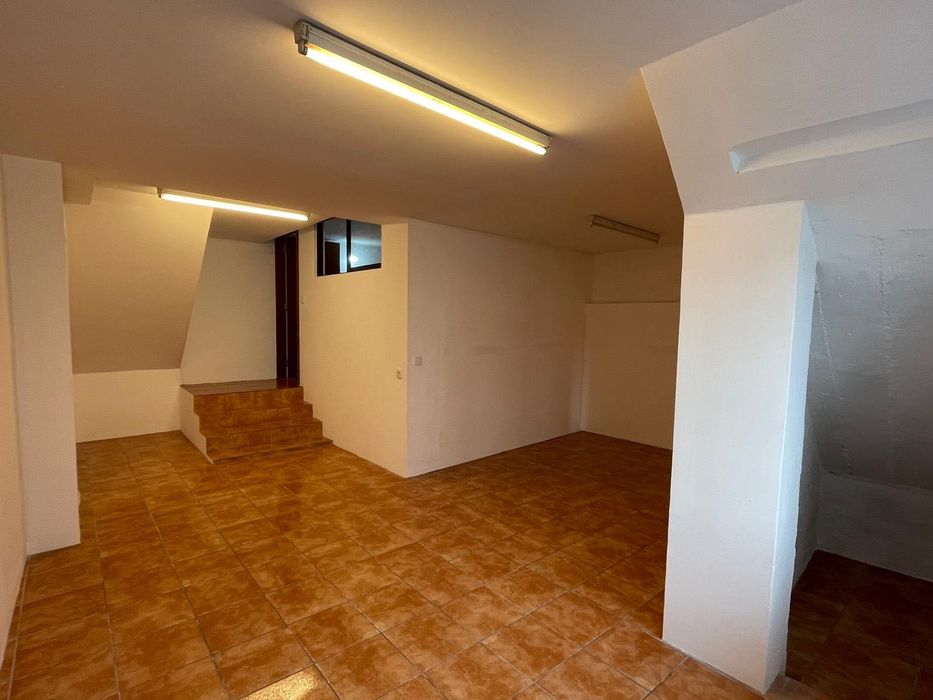 Aluga-se quarto grande