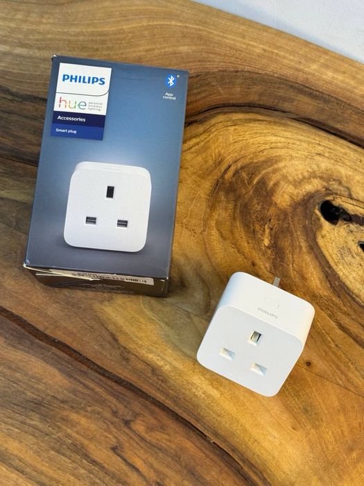 Розумна розетка Philips Hue англ вилка