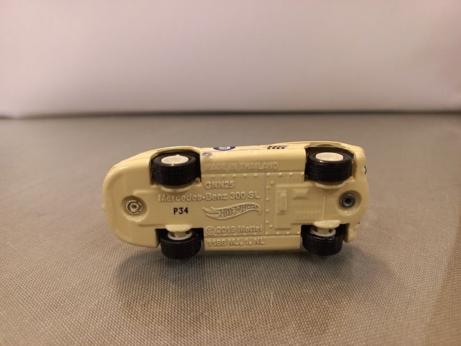 Hot Wheels Premium Mercedes