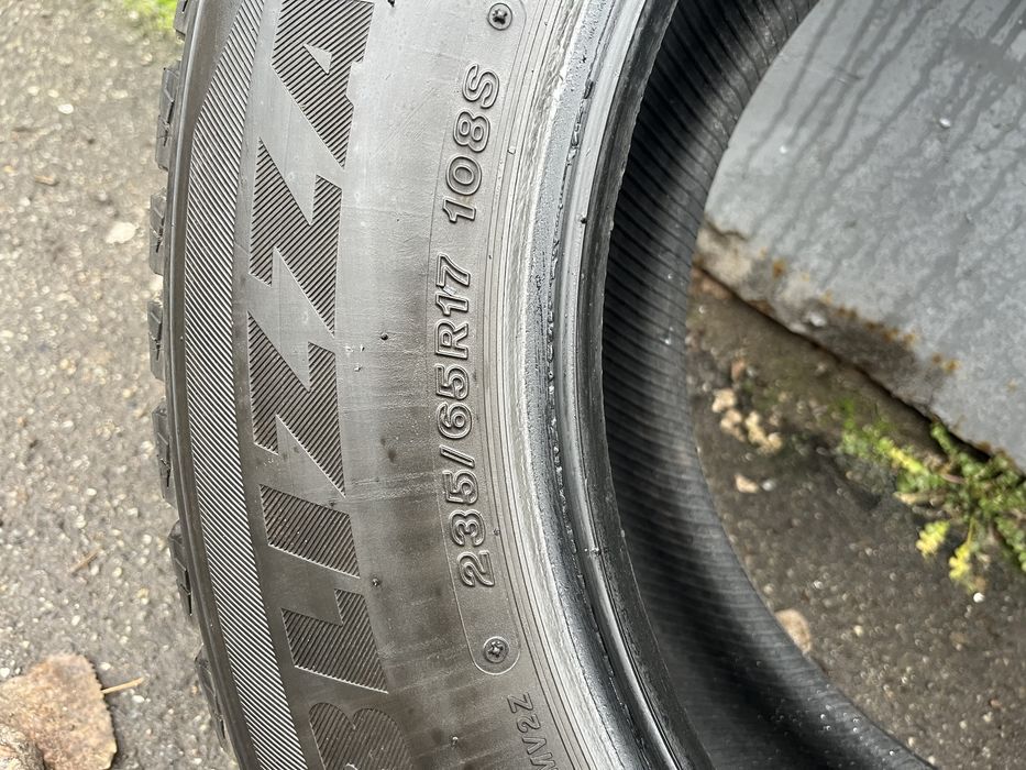 235.65.17 Продам резину в гарному стані