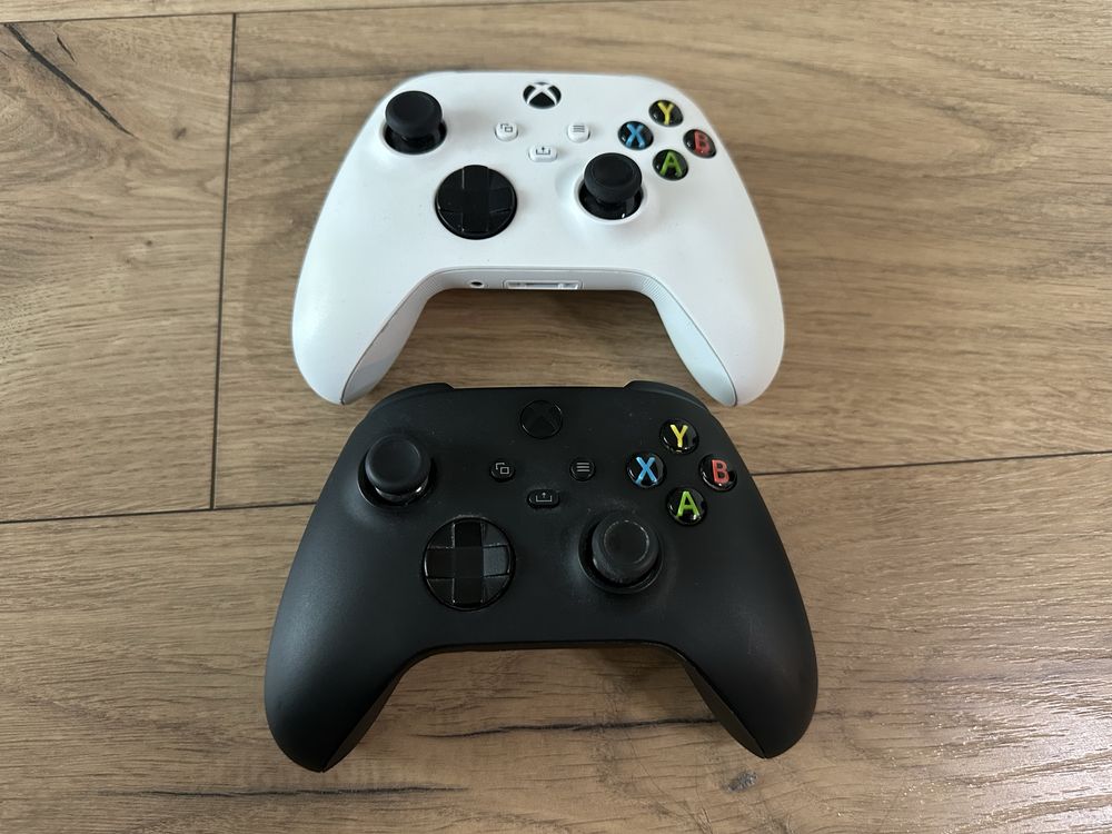 Xbox Series X 1TB + 2 pady