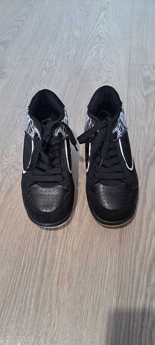 Sprzedam buty z rolkami
