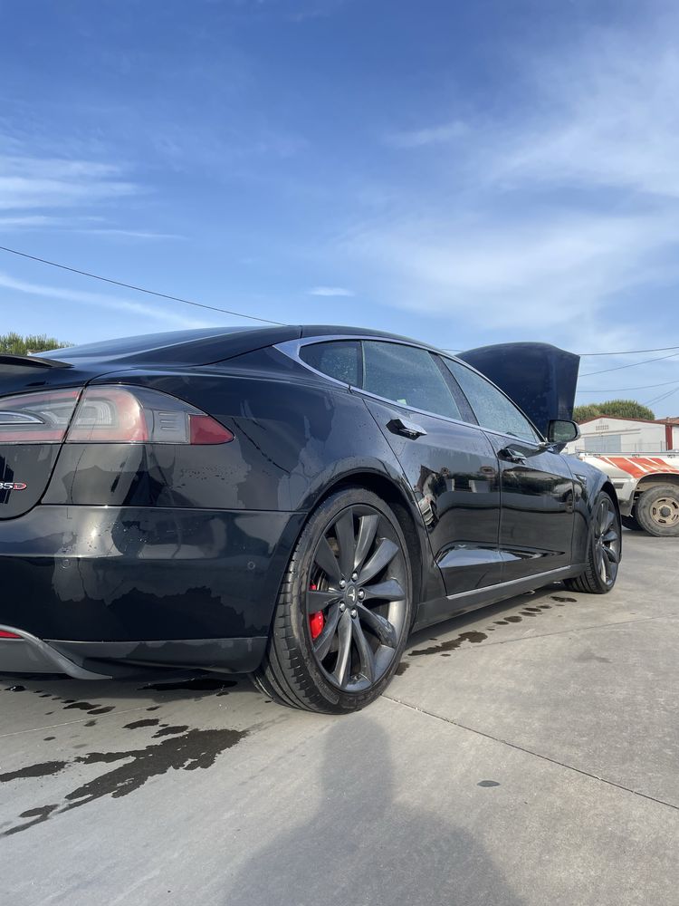 Tesla model s P85D